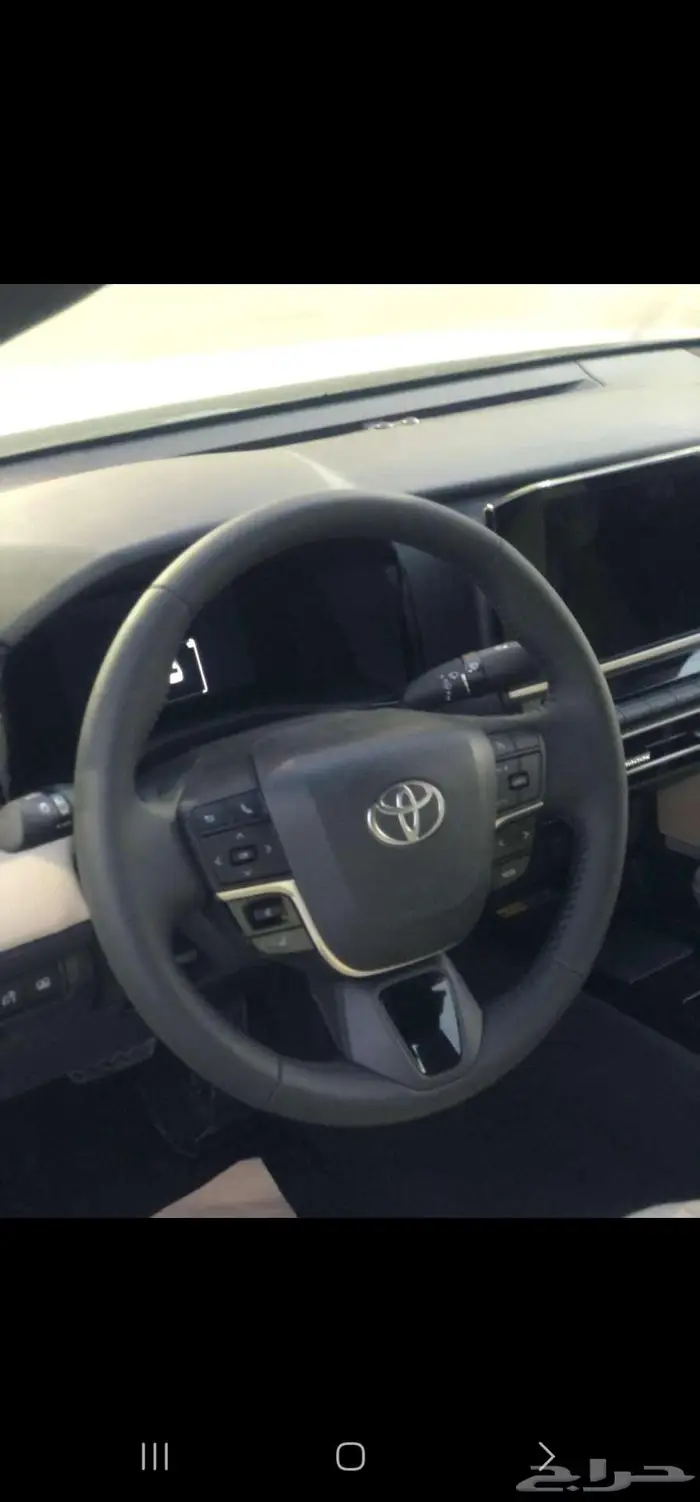 تويوتا كامري LE بنزين 2025 أبيض _ فضي _ أسود 7