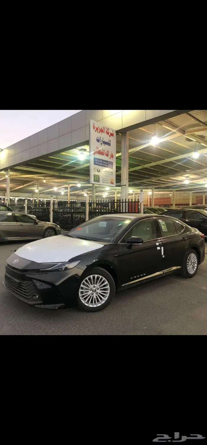 تويوتا كامري LE بنزين 2025 أبيض _ فضي _ أسود 0