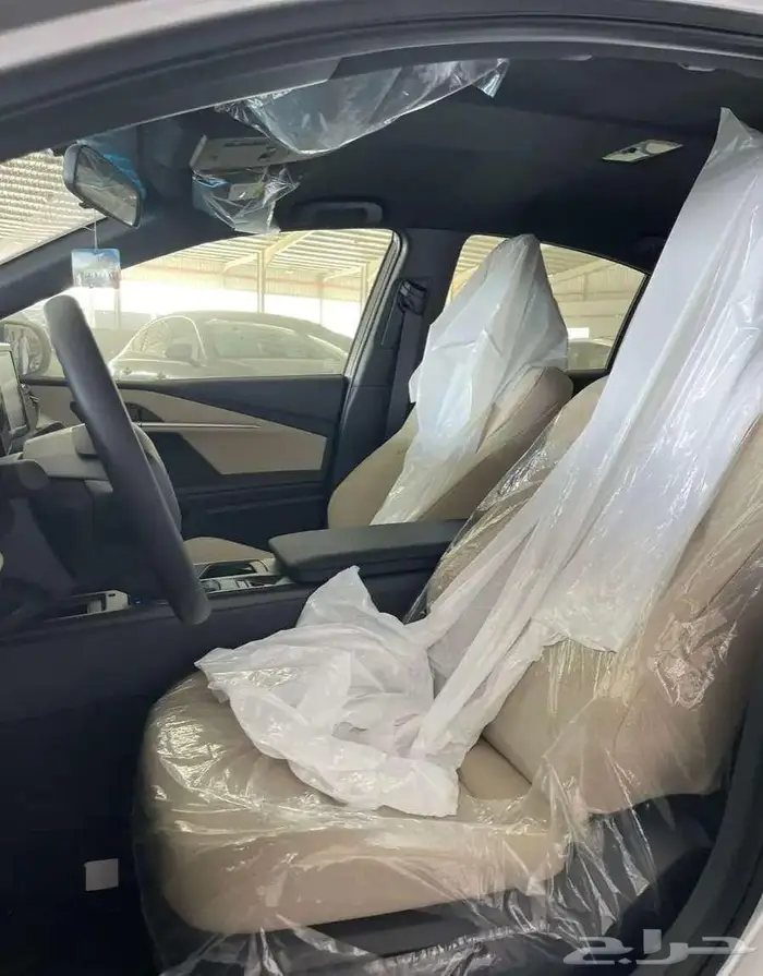 تويوتا كامري E بنزين 2025 1