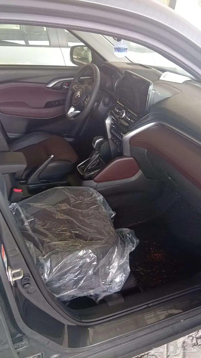 تويوتا اوربان كروزر 2025 GLX 3