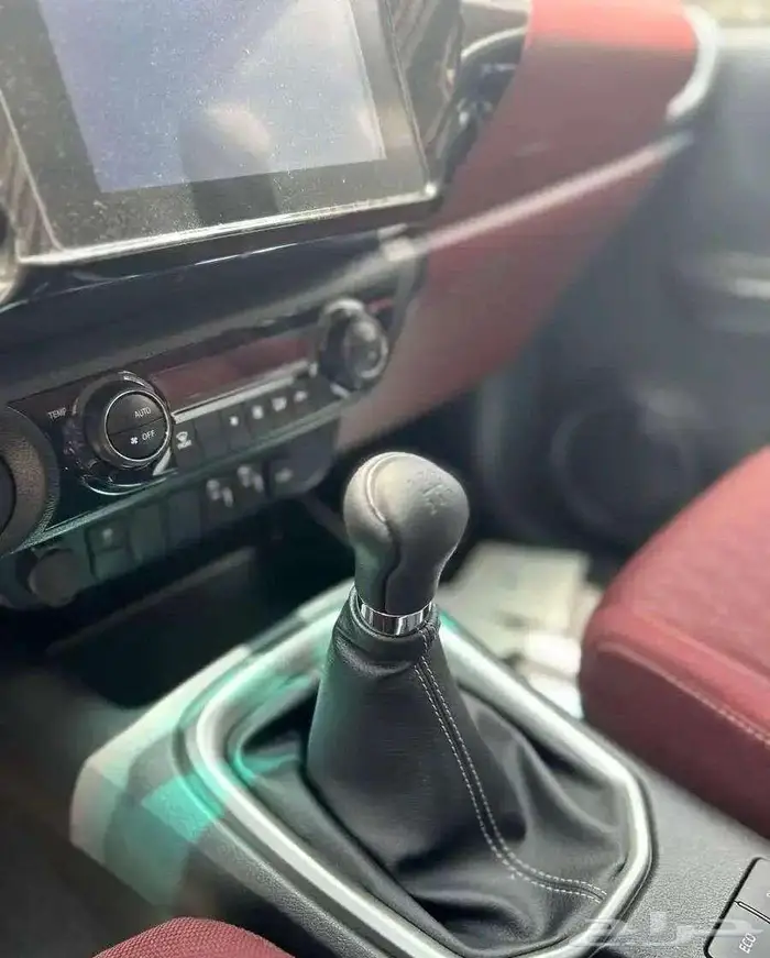 هايلوكس غمارتين اوتوماتيك جنوط بنزين كويتي 2025 8