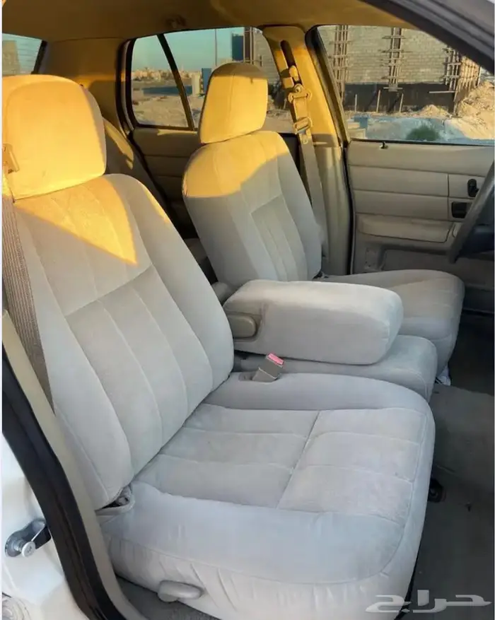 للبيع فورد فكتوريا 2006 4