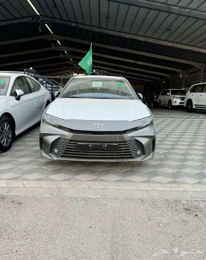 تويوتا كامري E بنزين 2025 سعودي أصفار 4