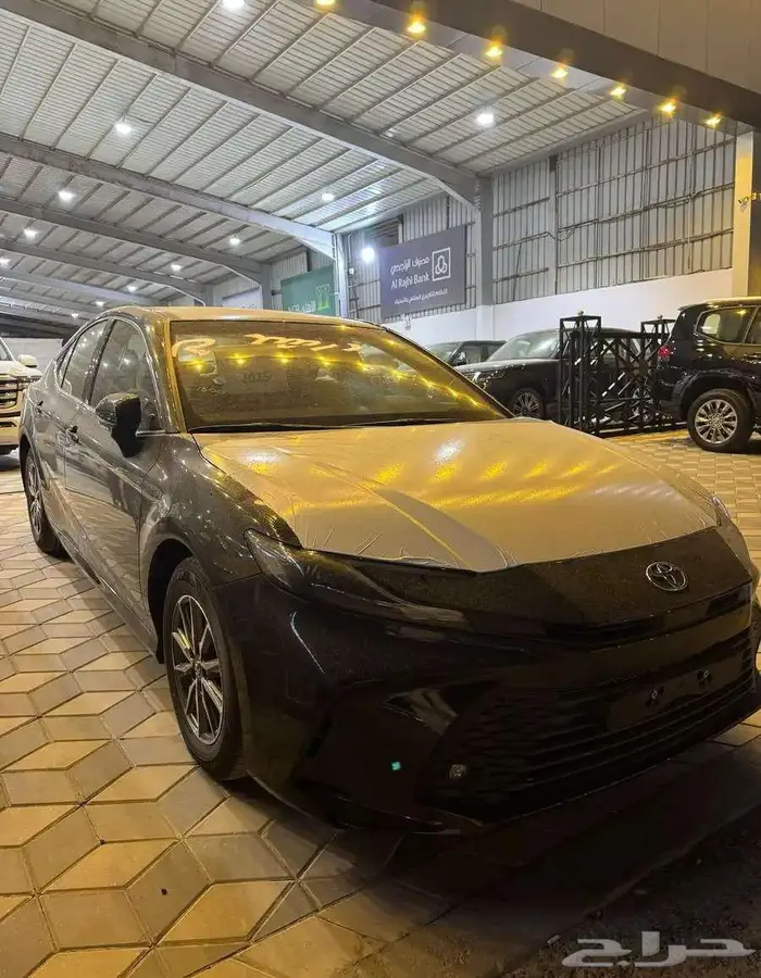 تويوتا كامري E بنزين 2025 18