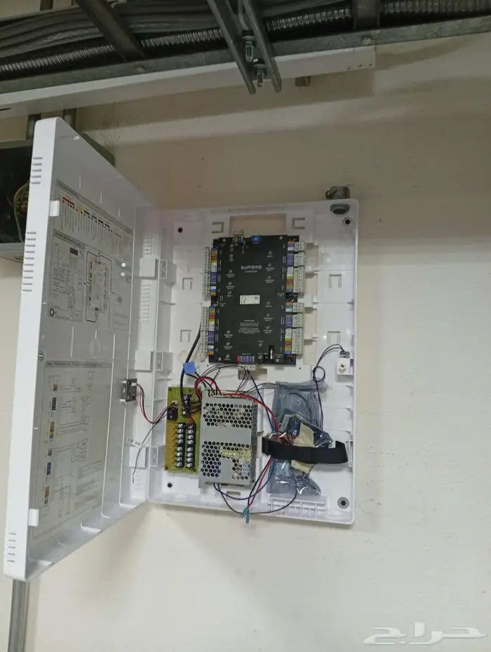 فني كهرباء ولوحات تحكم 1