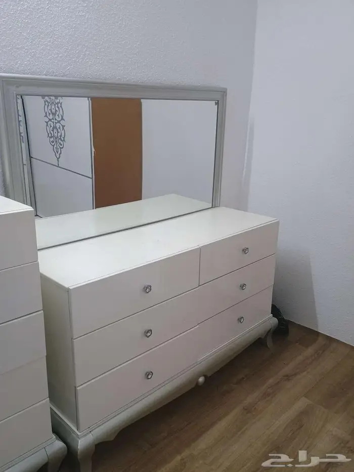 للبيع  غرفة نوم فاخرة   مدركة 1