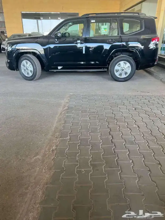 لاندكروزر جي اكس ار بنزين L2 أسود سعودي 2025 متوفر لدى الحسن 1