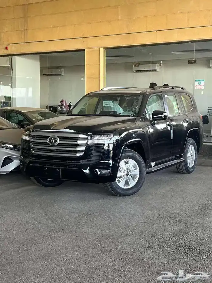 لاندكروزر جي اكس ار بنزين L2 أسود سعودي 2025 متوفر لدى الحسن 0