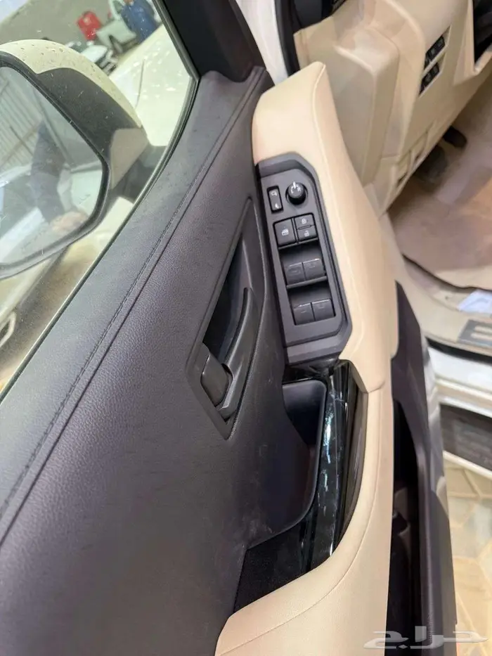 تويوتا لاندكروزر GXR بنزين 2025 4