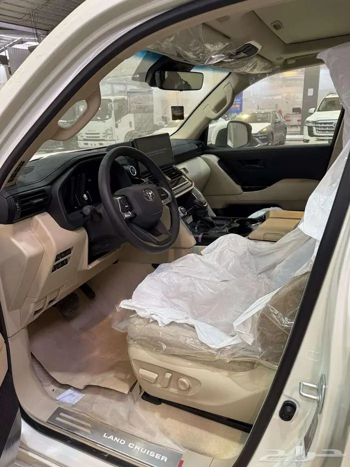 تويوتا لاندكروزر GXR بنزين 2025 8