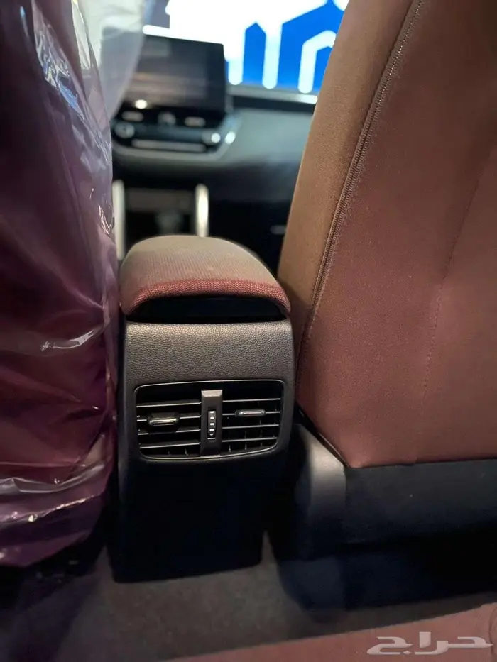 تويوتا كرولا كروس 2025 هايبرد LE 7