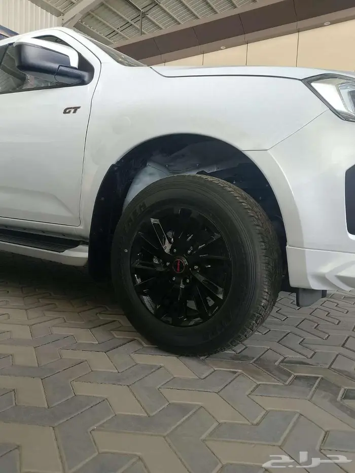 ايسوزو ديماكس GT موديل 2025 15