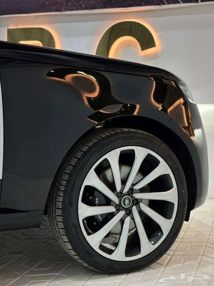 رنج روفر اوتوبيوغرافي 2025 15