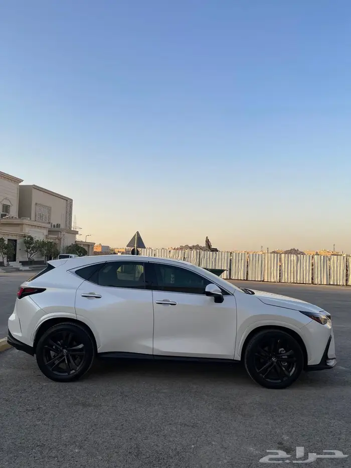 لكزس NX350h 2024 ممشى قليل 23