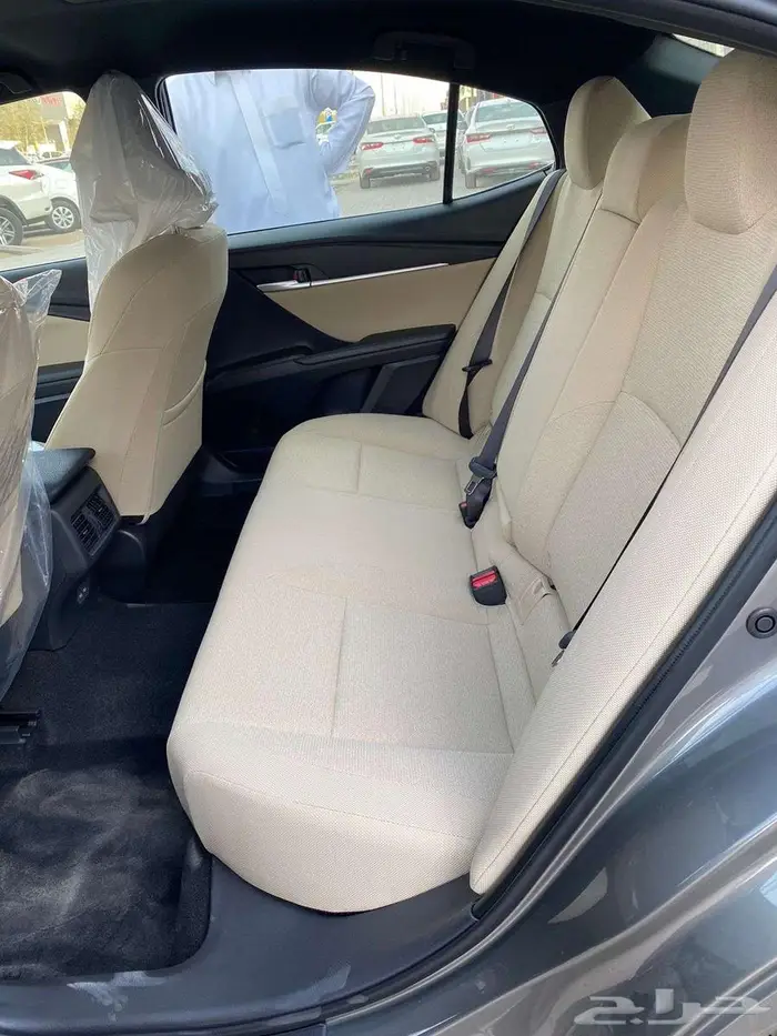 تويوتا كامرى E ستاندر بنزين2025 14