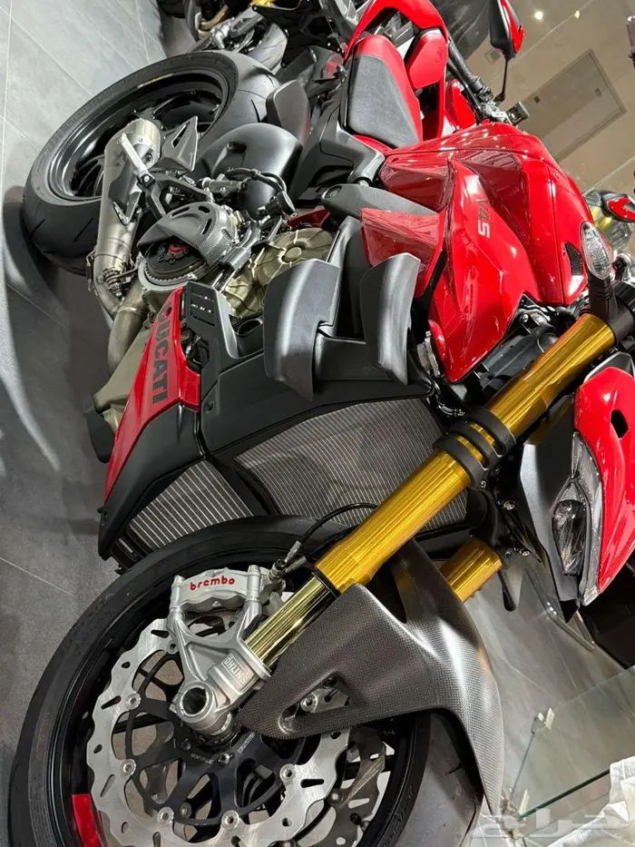 دوكاتي ستريت فايتر 2025 Ducati Streetfighter V4S 2