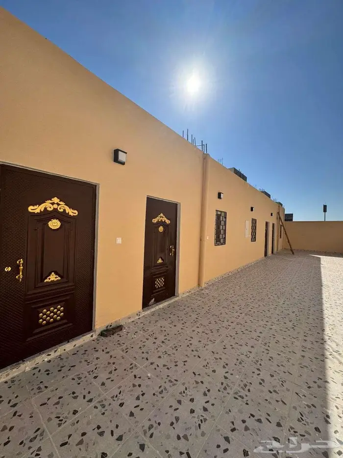 معرض للأيجار بموقع مميز المدينة المنورة بحي العوينة 3