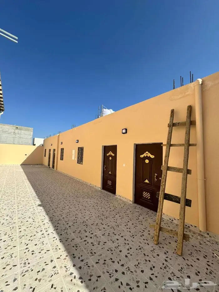 معرض للأيجار بموقع مميز المدينة المنورة بحي العوينة 4