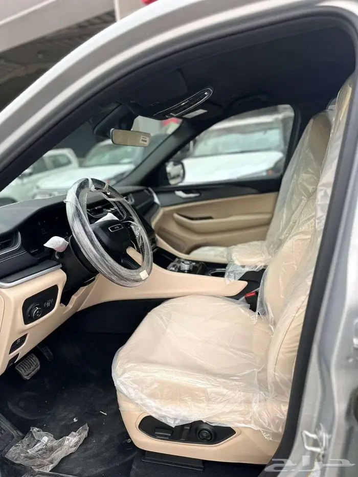 جيب جراند شيروكي 2025 لدى شركة عبدالمجيد الخضر 4