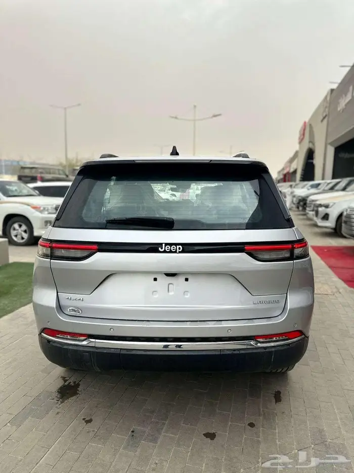 جيب جراند شيروكي 2025 لدى شركة عبدالمجيد الخضر 7