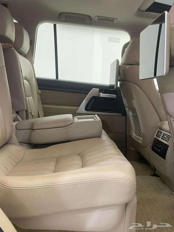 تويوتا لاندكروزر VXR 2021 28