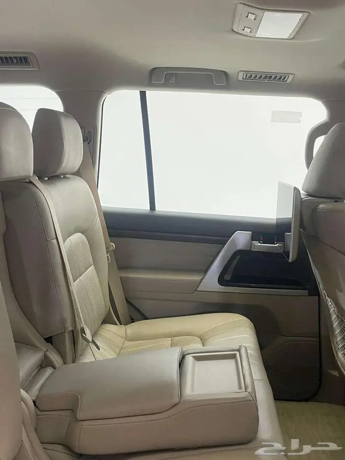 تويوتا لاندكروزر VXR 2021 29