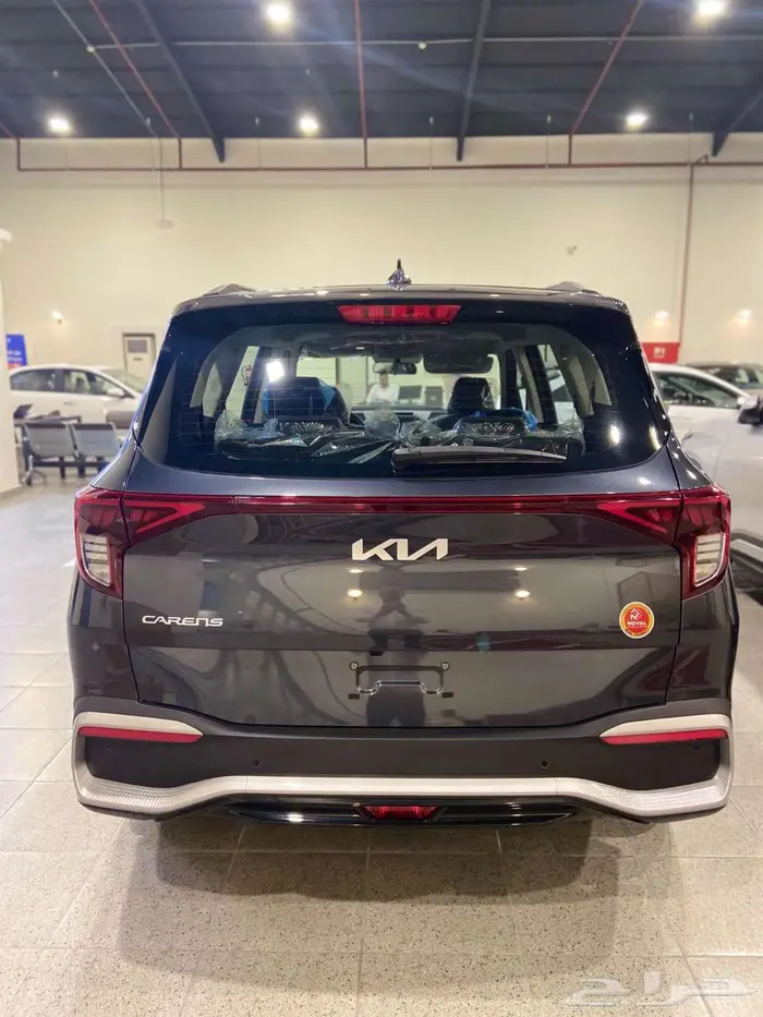 كيا كارينز نص فل فتحة سقف موديل 2025 6