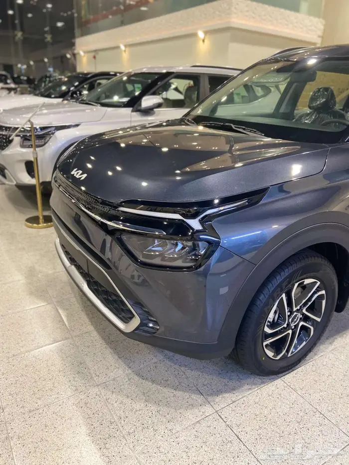 كيا كارينز نص فل فتحة سقف موديل 2025 5