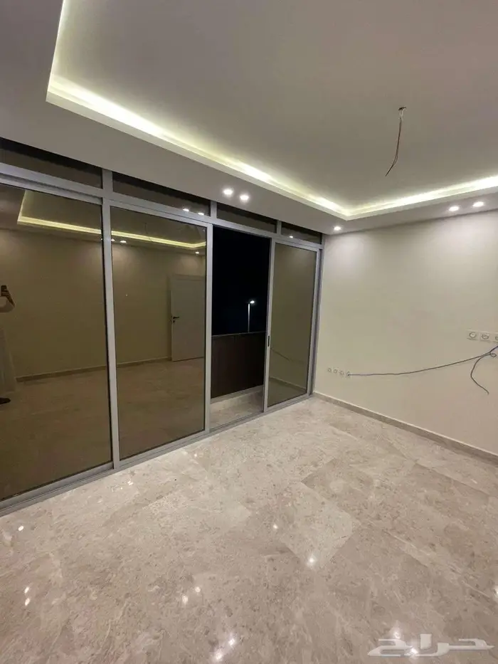 للايجار شقه فاخره جدا في جدة حي السلامه 12