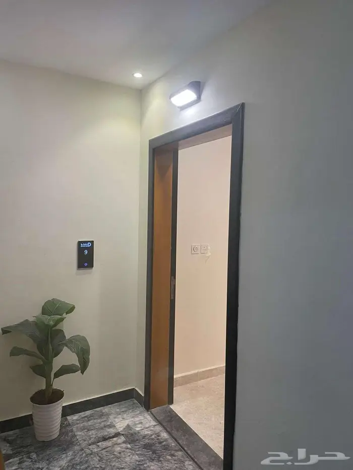 للايجار شقه فاخره جدا في جدة حي السلامه 16