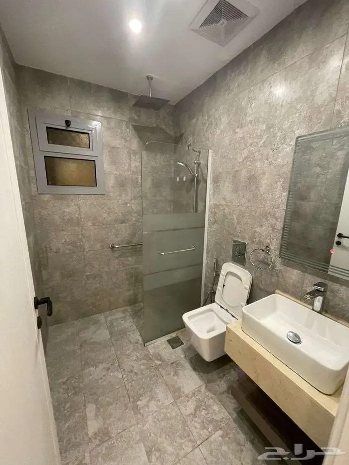 للايجار شقه فاخره جدا في جدة حي السلامه 15