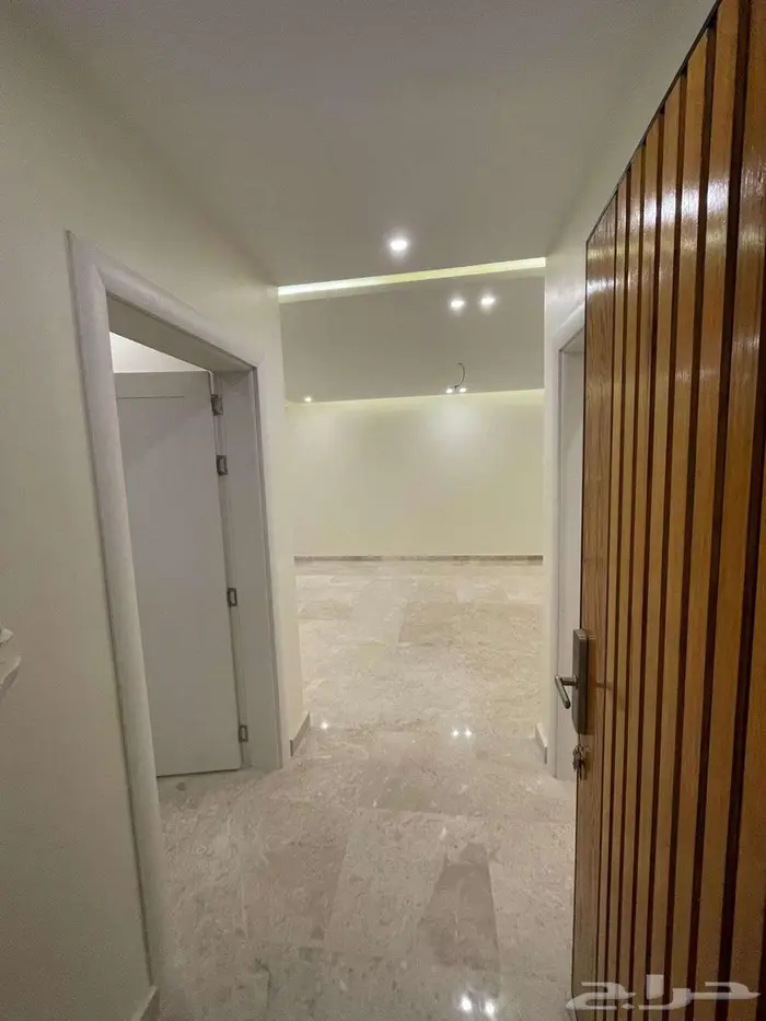 للايجار شقه فاخره جدا في جدة حي السلامه 5