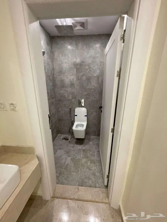 للايجار شقه فاخره جدا في جدة حي السلامه 20