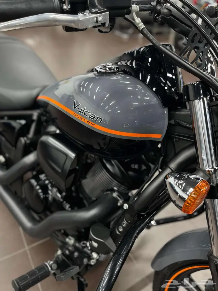 Kawasaki Vulcan 900 custom مخزن 1