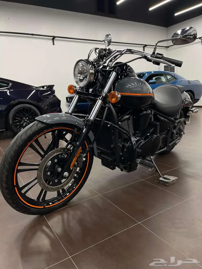 Kawasaki Vulcan 900 custom مخزن 2