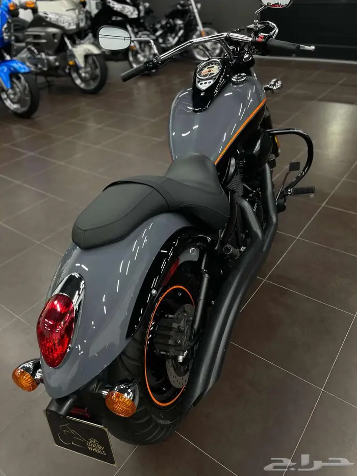 Kawasaki Vulcan 900 custom مخزن 3