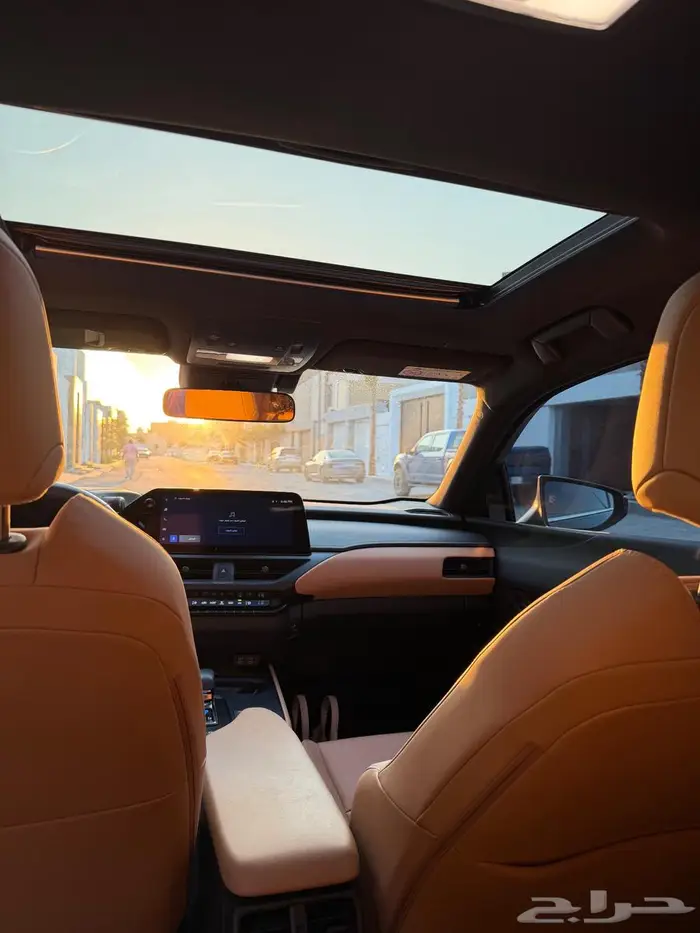 لكزس ux300 موديل 2024 5