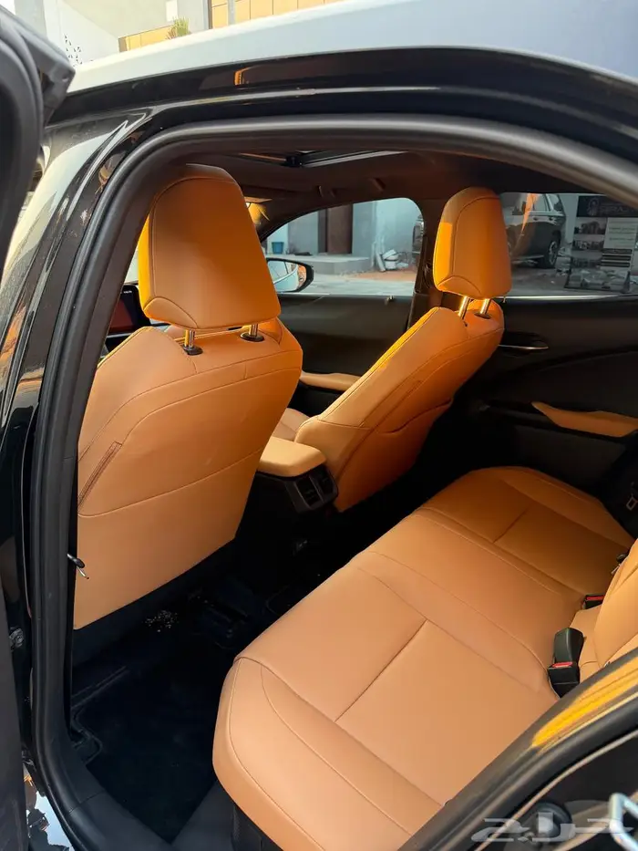 لكزس ux300 موديل 2024 3