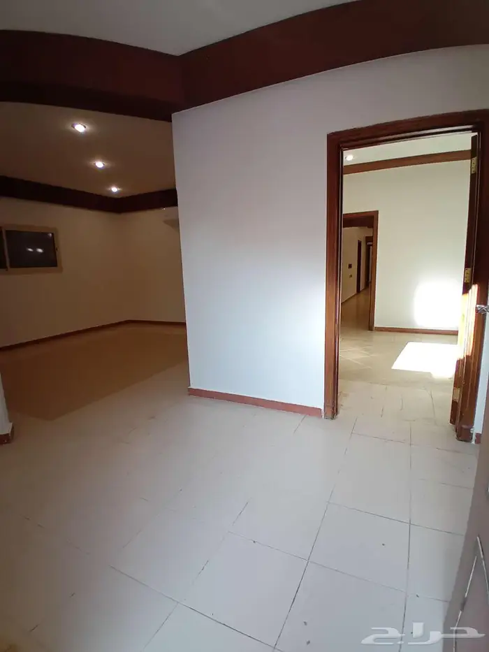 دور أرضي للإيجار في حي الياسمين 7