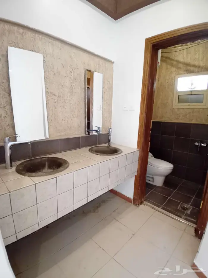 دور أرضي للإيجار في حي الياسمين 10