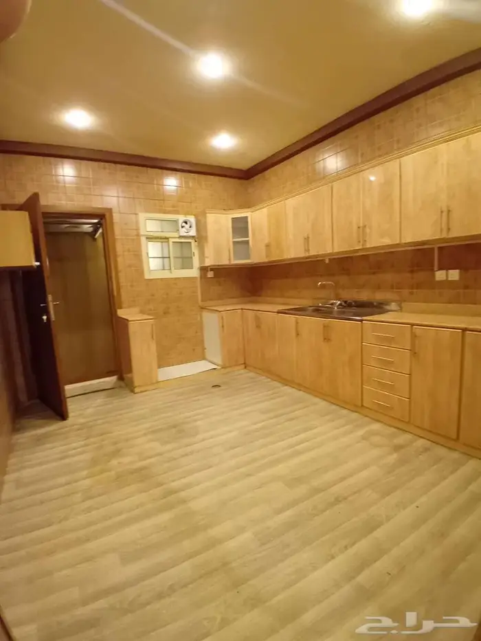 دور أرضي للإيجار في حي الياسمين 19