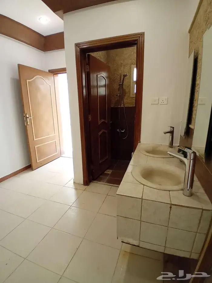دور أرضي للإيجار في حي الياسمين 13