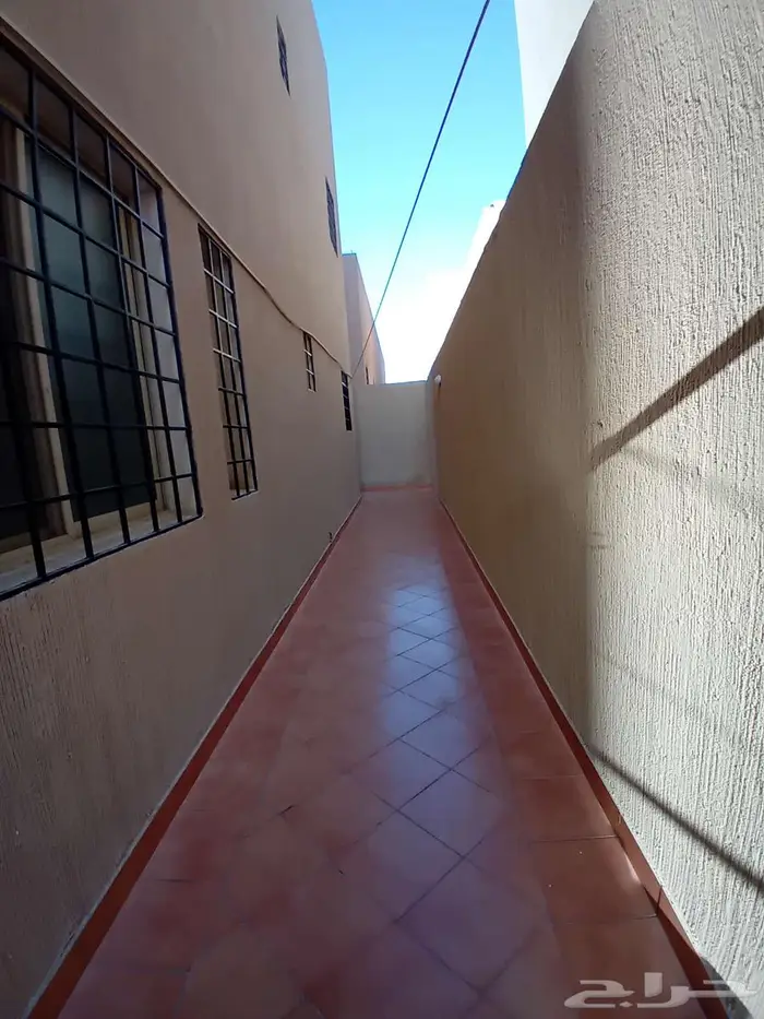 دور أرضي للإيجار في حي الياسمين 3