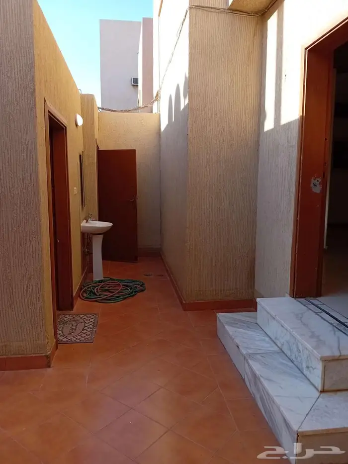 دور أرضي للإيجار في حي الياسمين 4