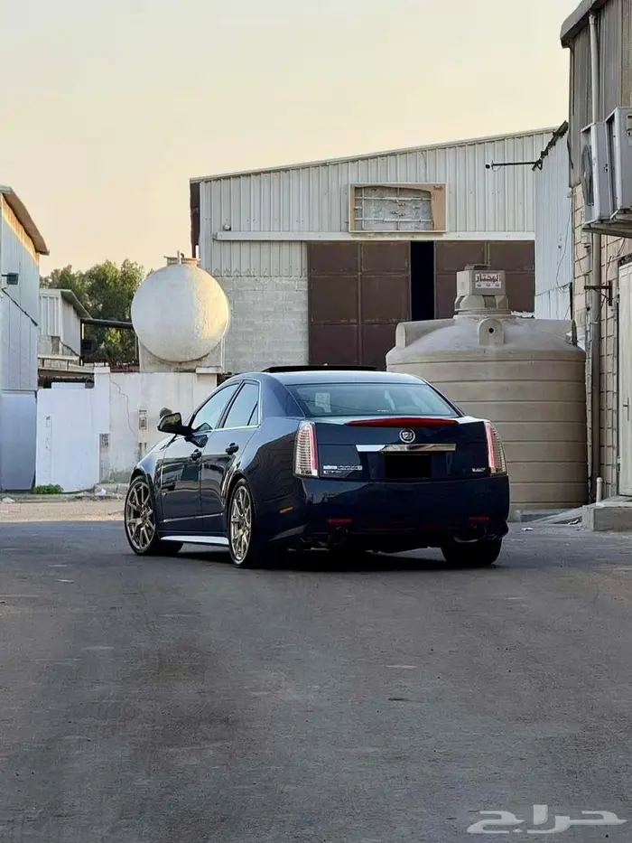 كاديلاك 2010 cts v 5