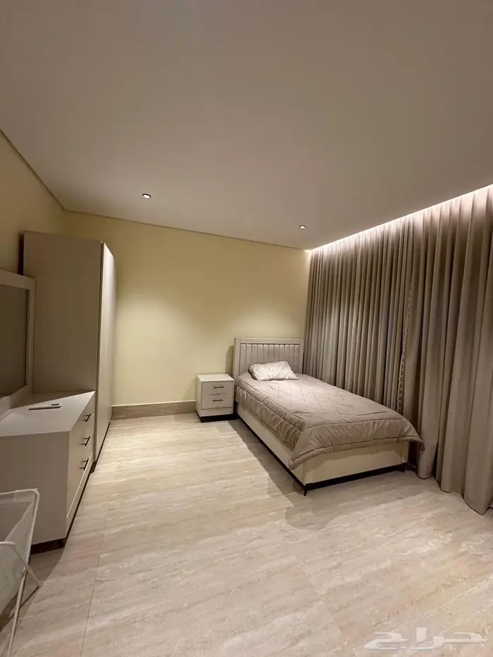 شقة للايجار بحي الندوة غرفة وصالة 5