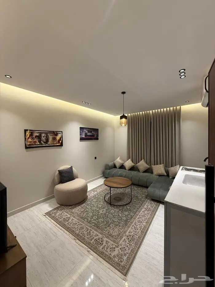 شقة استديو مؤثثه مودرن راقية للإيجار في حي السلامة 2