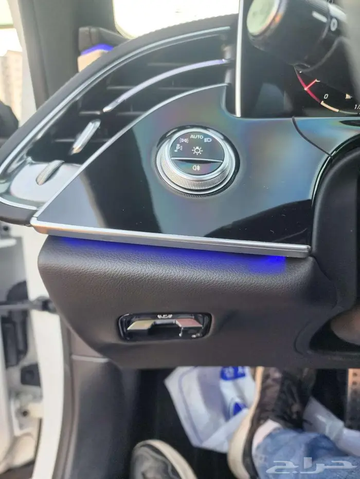 مرسيدس E300 موديل 2025 اصفار 19