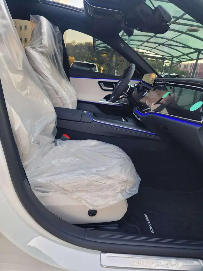 مرسيدس E300 موديل 2025 اصفار 7