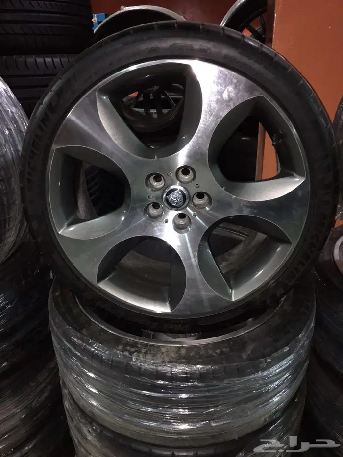 تتوفر لديناجميع انواع جنوط الجاكوار بجميع الحجم 32